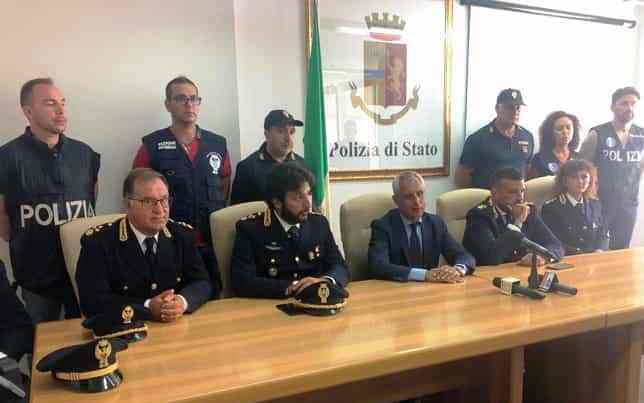 Operazione Movida Polizia Di Stato Di Lecce Progetto S C O Pusher Piazza Pulita